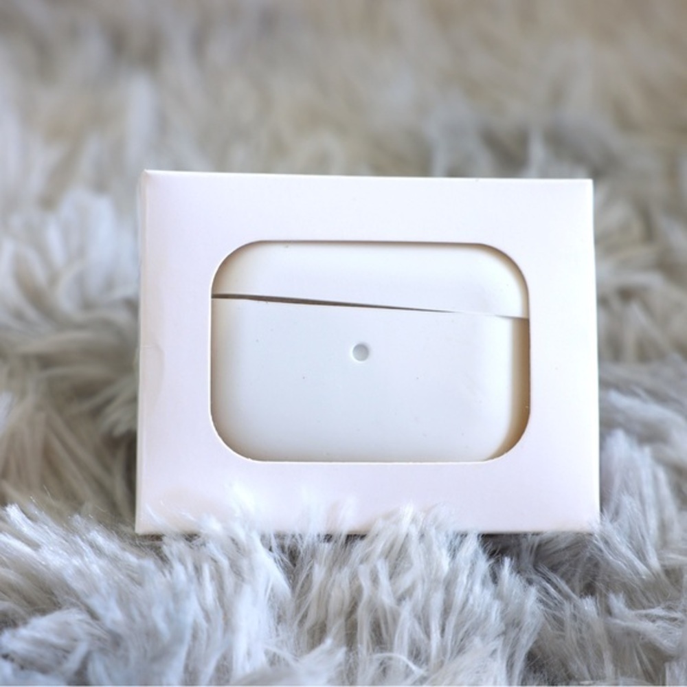 New❗️AirPods Pro White Case Stylish Case New in Box Cases Accessories